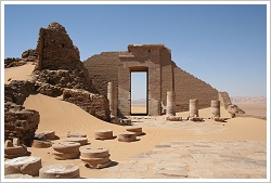 Khārga Oasis, Temple in Dush