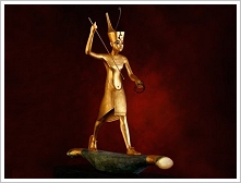 Stolen gilded wood statue of Tutankhamun
harpooning