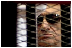Mubarak in court room, image taken from Egyptian state TV