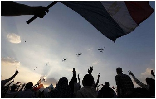 Army helicopters flying with Egyptian flags show their sympathies for the opposition on 1 July 2013, © unknown
