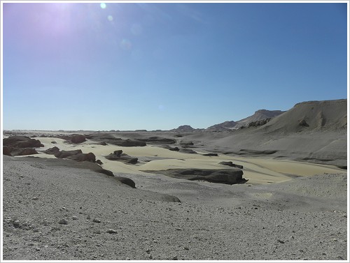 Desert landscape in the north of Dakhla Oasis