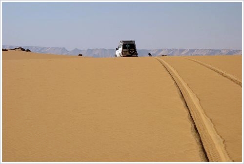 Four-by-four excursion at the dunes of Dakhla